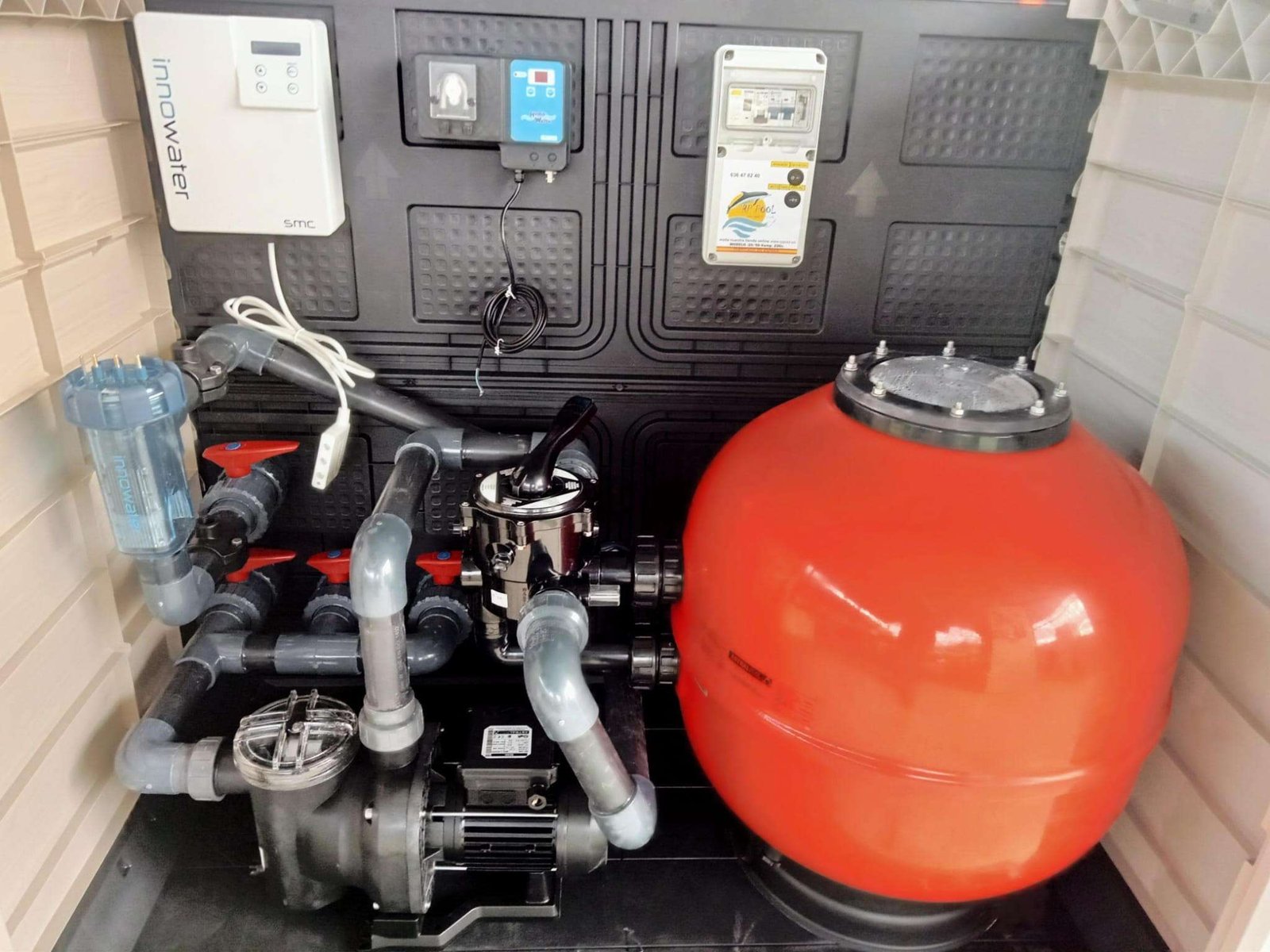 Compacto Caseta Depuradora Piscina Elevada Astralpool Vesúbio 500 (Con Clorador y PH)